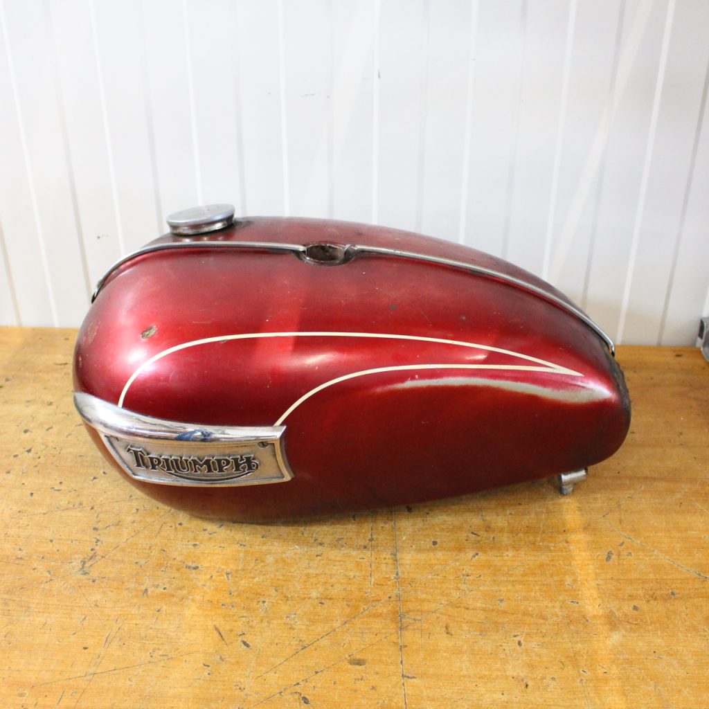IMG_3181 Triumph benzine tank F12881 / Triumph fuel tank F12881 - Afbeelding 1